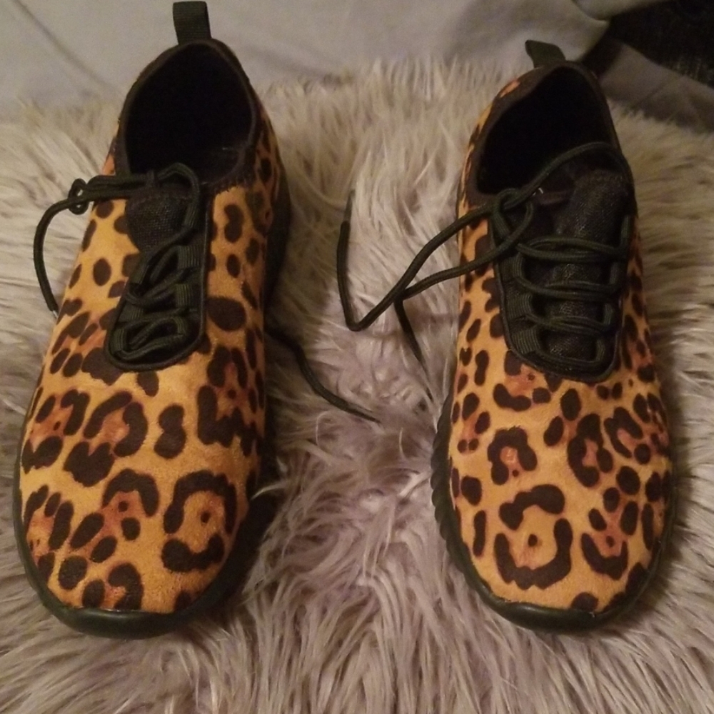 Women leopard sneakers